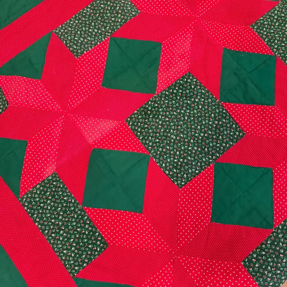 Vintage 1989 Handmade Christmas Quilt Tablecloth Prairie Point Trim 57' x 71